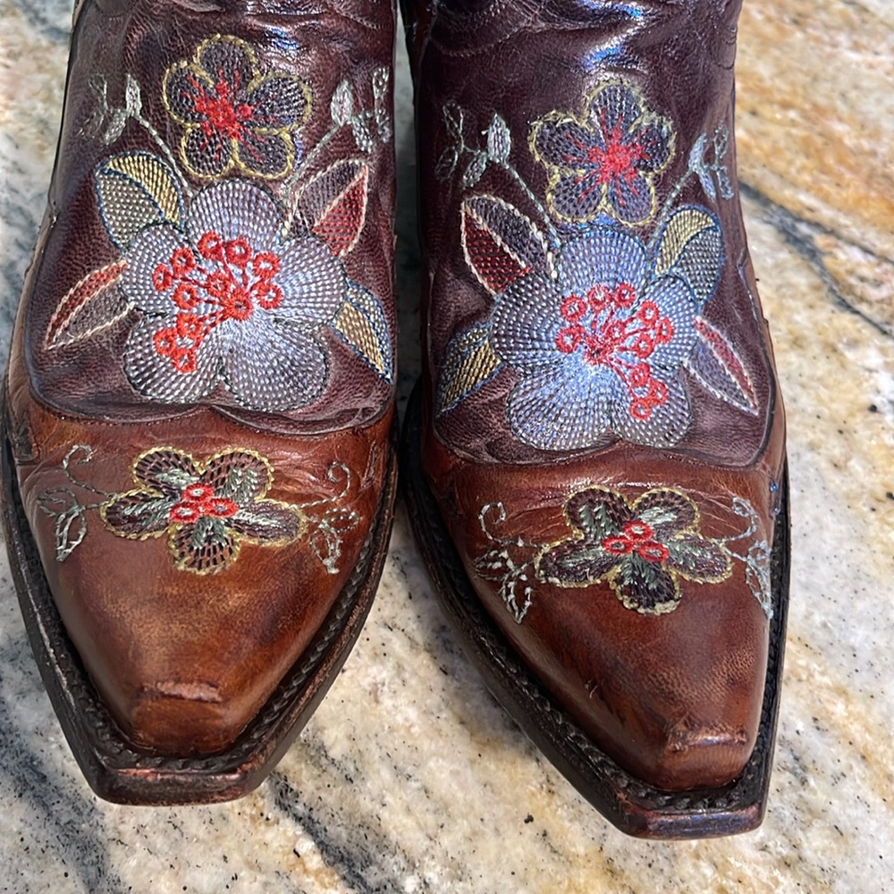Old Gringo Bonnie Western Classic Boots
Chocolate/Brown with Embroidery Size 7 - Picture 2 of 7